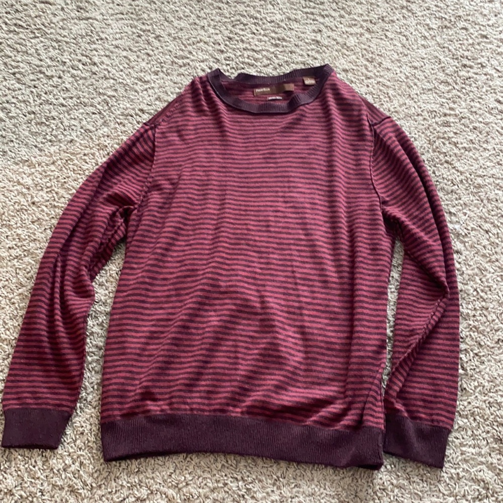 Men’s Perry Ellis sweater. ***